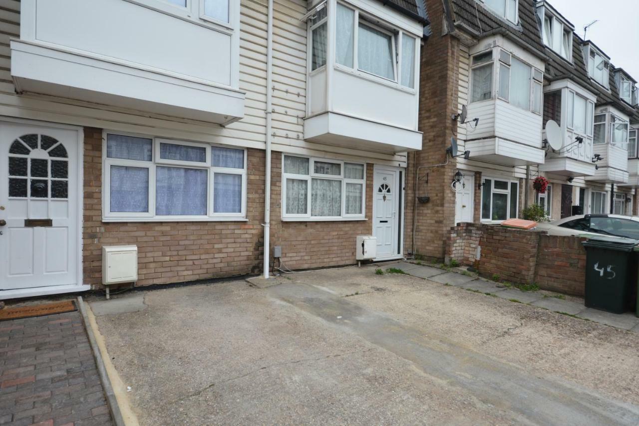 Four Bedroom Townhouse 12 Minutes Walk To Excel Exhibition Centre London Exteriör bild