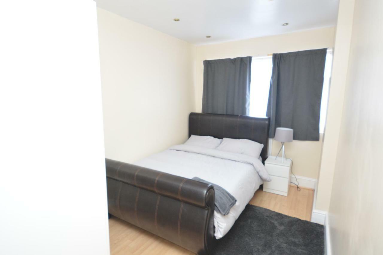 Four Bedroom Townhouse 12 Minutes Walk To Excel Exhibition Centre London Exteriör bild