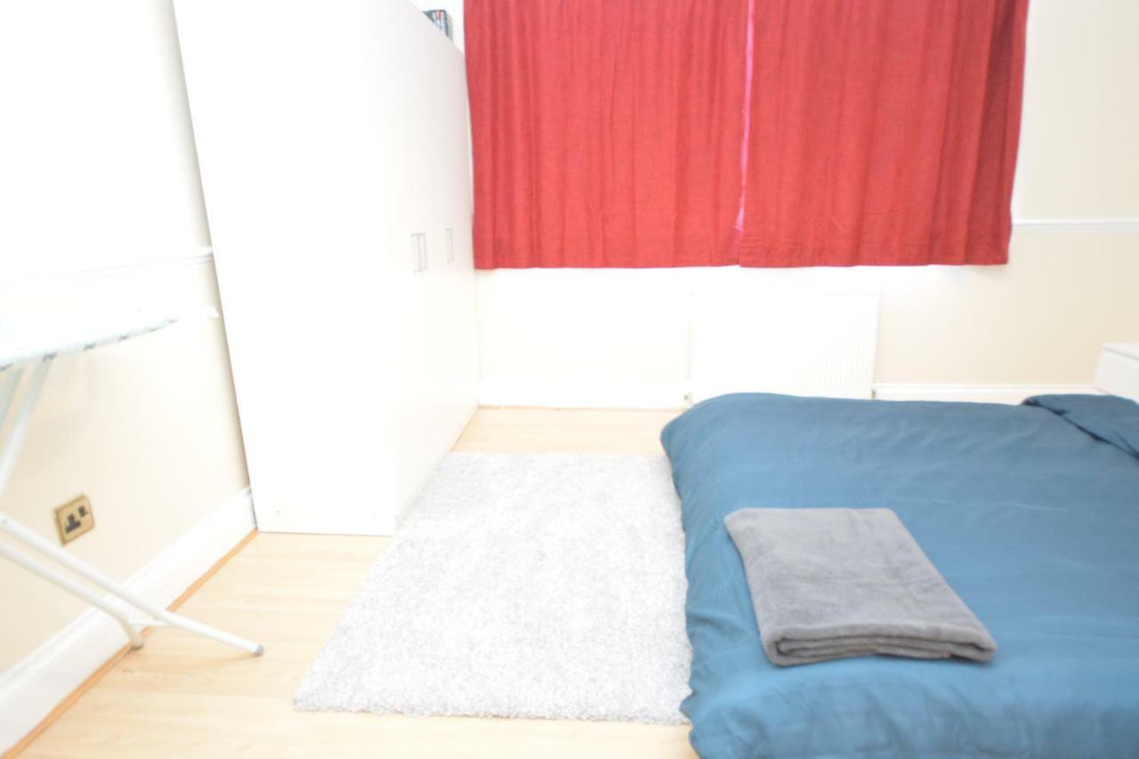 Four Bedroom Townhouse 12 Minutes Walk To Excel Exhibition Centre London Exteriör bild