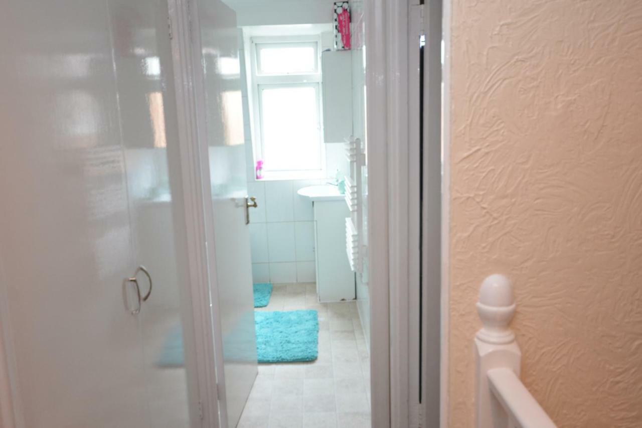 Four Bedroom Townhouse 12 Minutes Walk To Excel Exhibition Centre London Exteriör bild