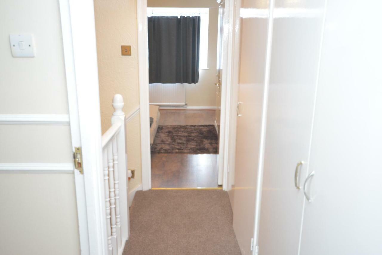Four Bedroom Townhouse 12 Minutes Walk To Excel Exhibition Centre London Exteriör bild