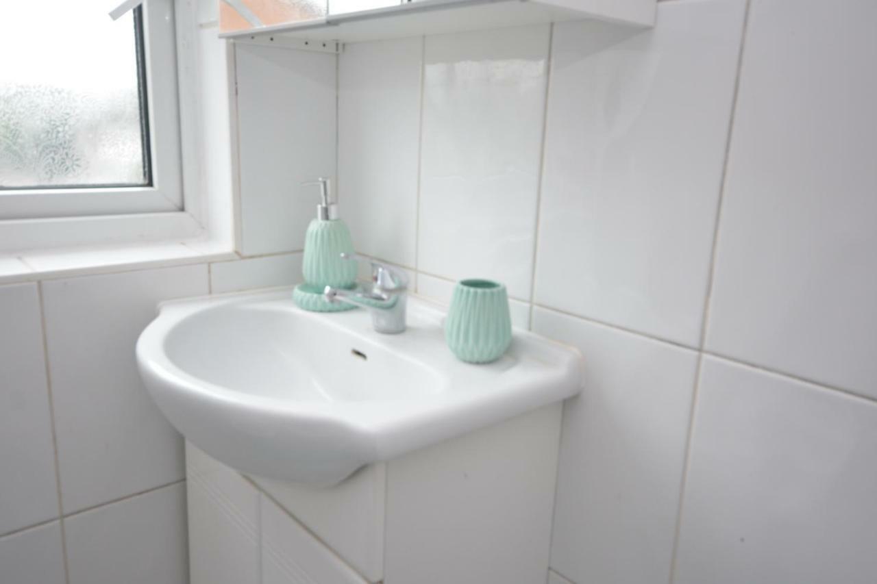 Four Bedroom Townhouse 12 Minutes Walk To Excel Exhibition Centre London Exteriör bild