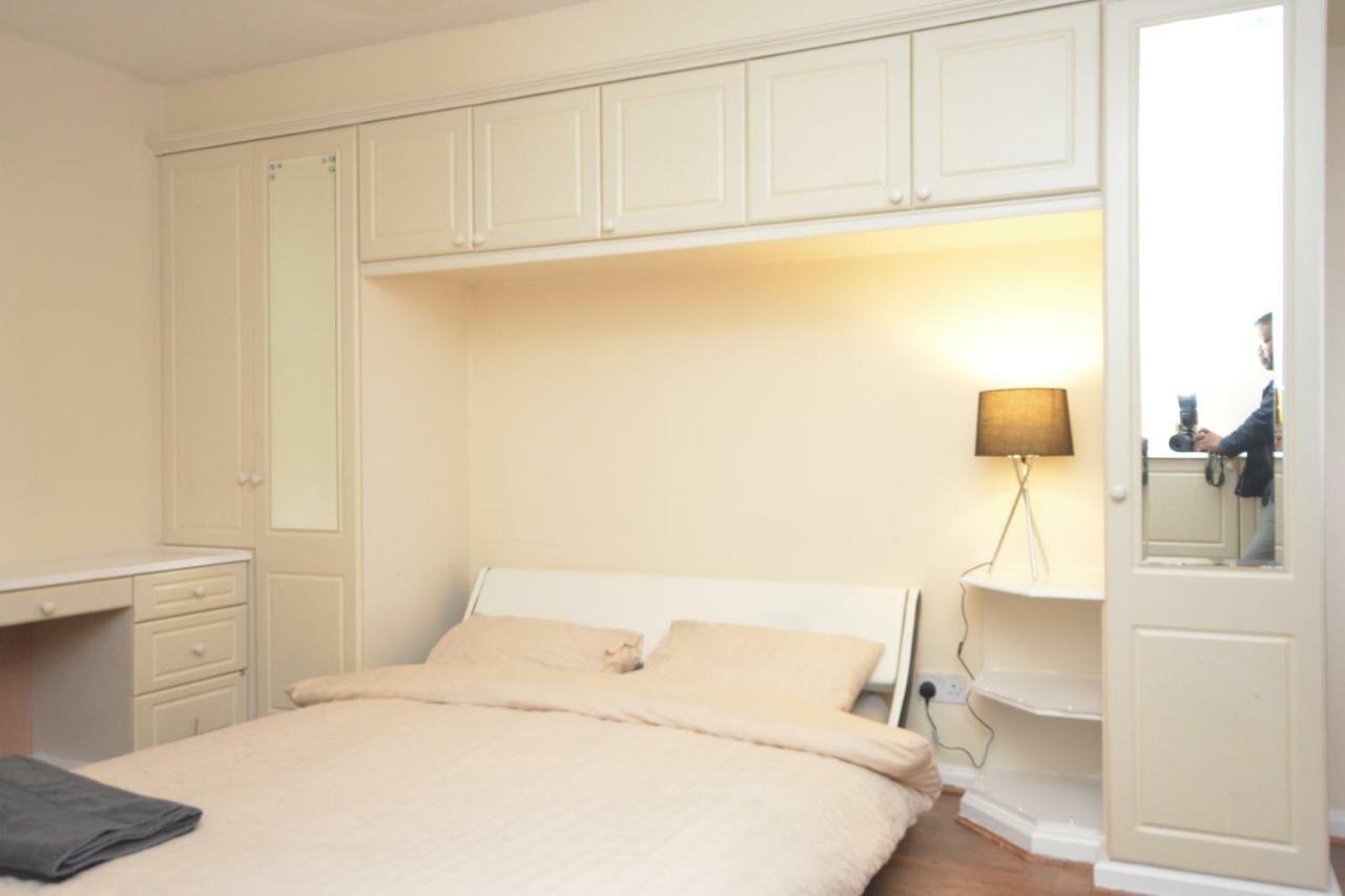 Four Bedroom Townhouse 12 Minutes Walk To Excel Exhibition Centre London Exteriör bild