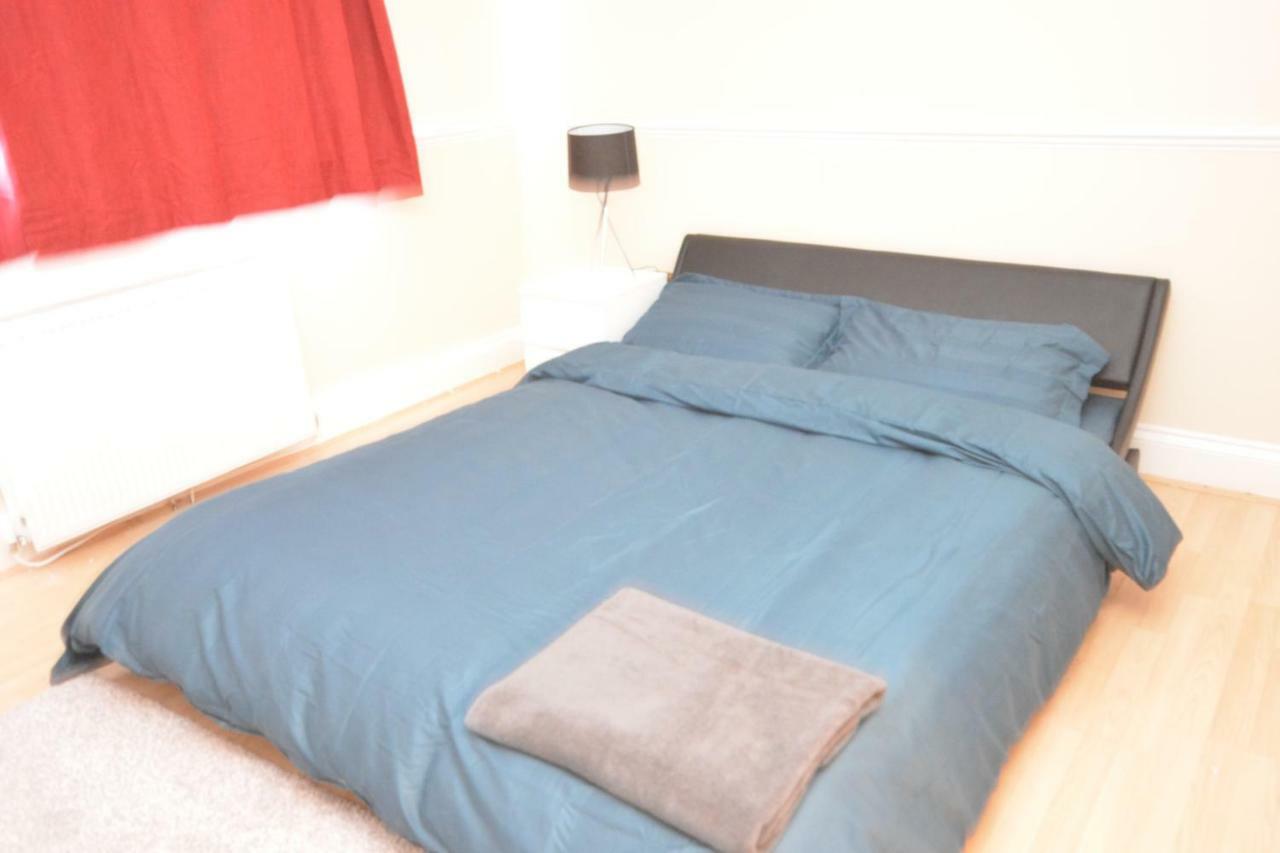 Four Bedroom Townhouse 12 Minutes Walk To Excel Exhibition Centre London Exteriör bild
