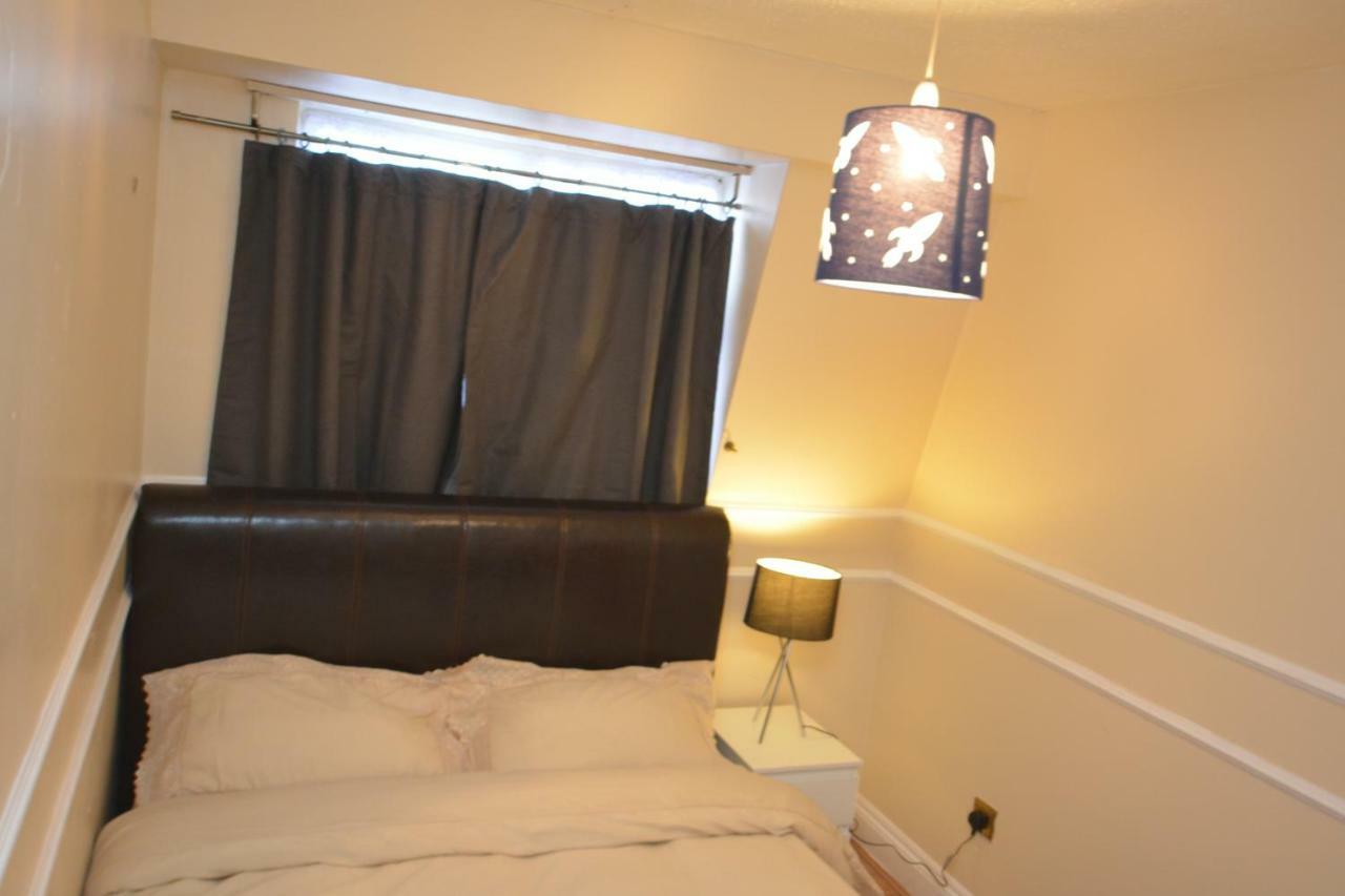 Four Bedroom Townhouse 12 Minutes Walk To Excel Exhibition Centre London Exteriör bild