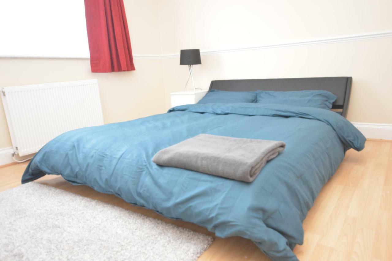 Four Bedroom Townhouse 12 Minutes Walk To Excel Exhibition Centre London Exteriör bild