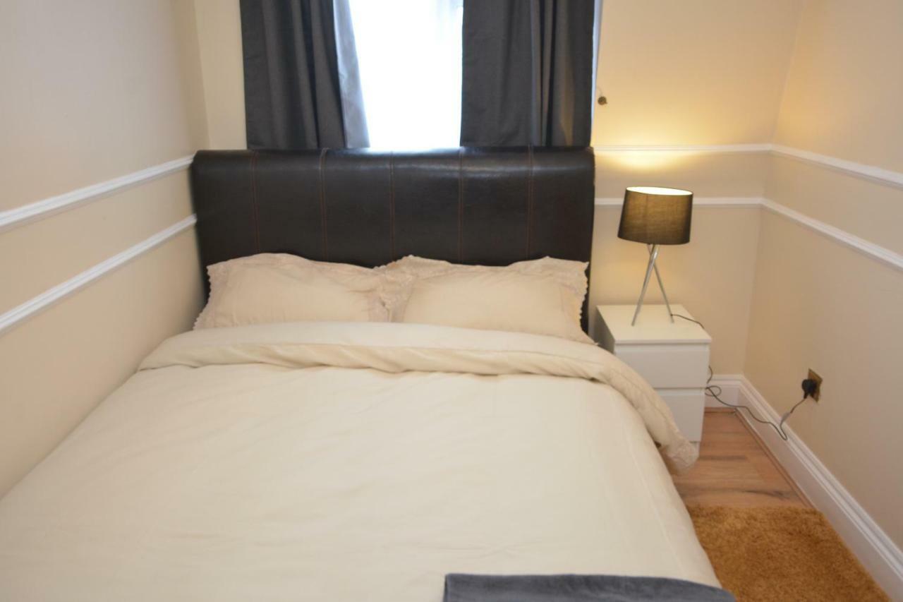 Four Bedroom Townhouse 12 Minutes Walk To Excel Exhibition Centre London Exteriör bild