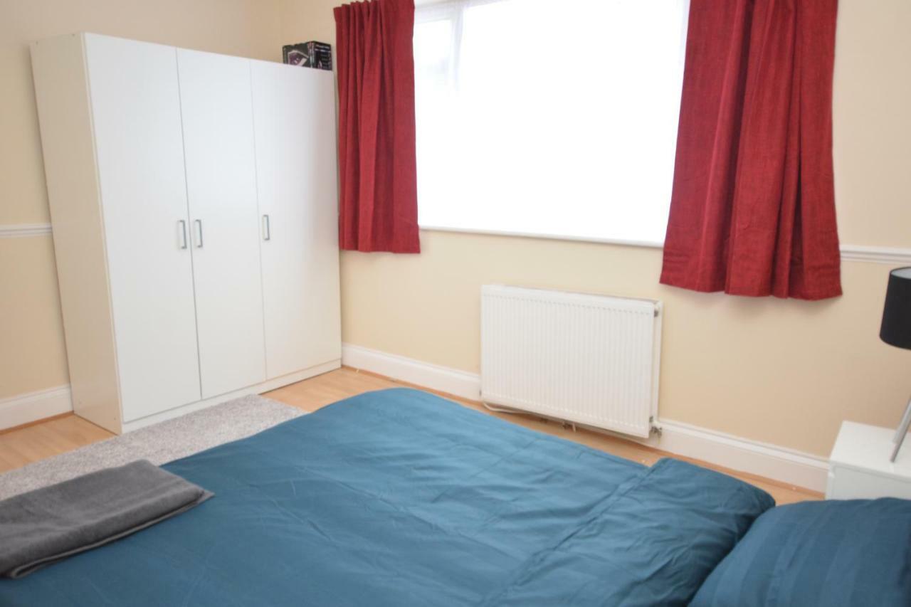 Four Bedroom Townhouse 12 Minutes Walk To Excel Exhibition Centre London Exteriör bild