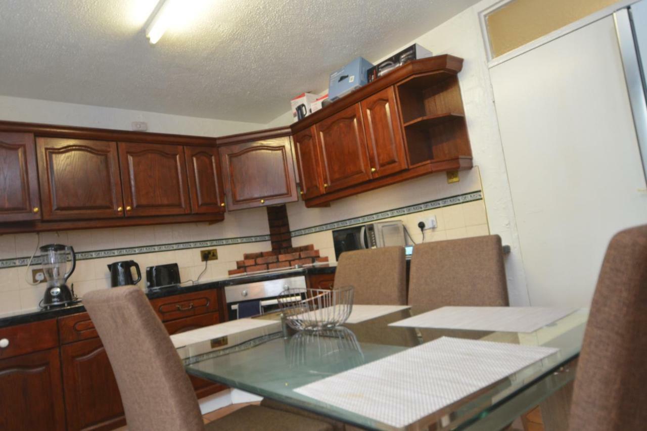 Four Bedroom Townhouse 12 Minutes Walk To Excel Exhibition Centre London Exteriör bild