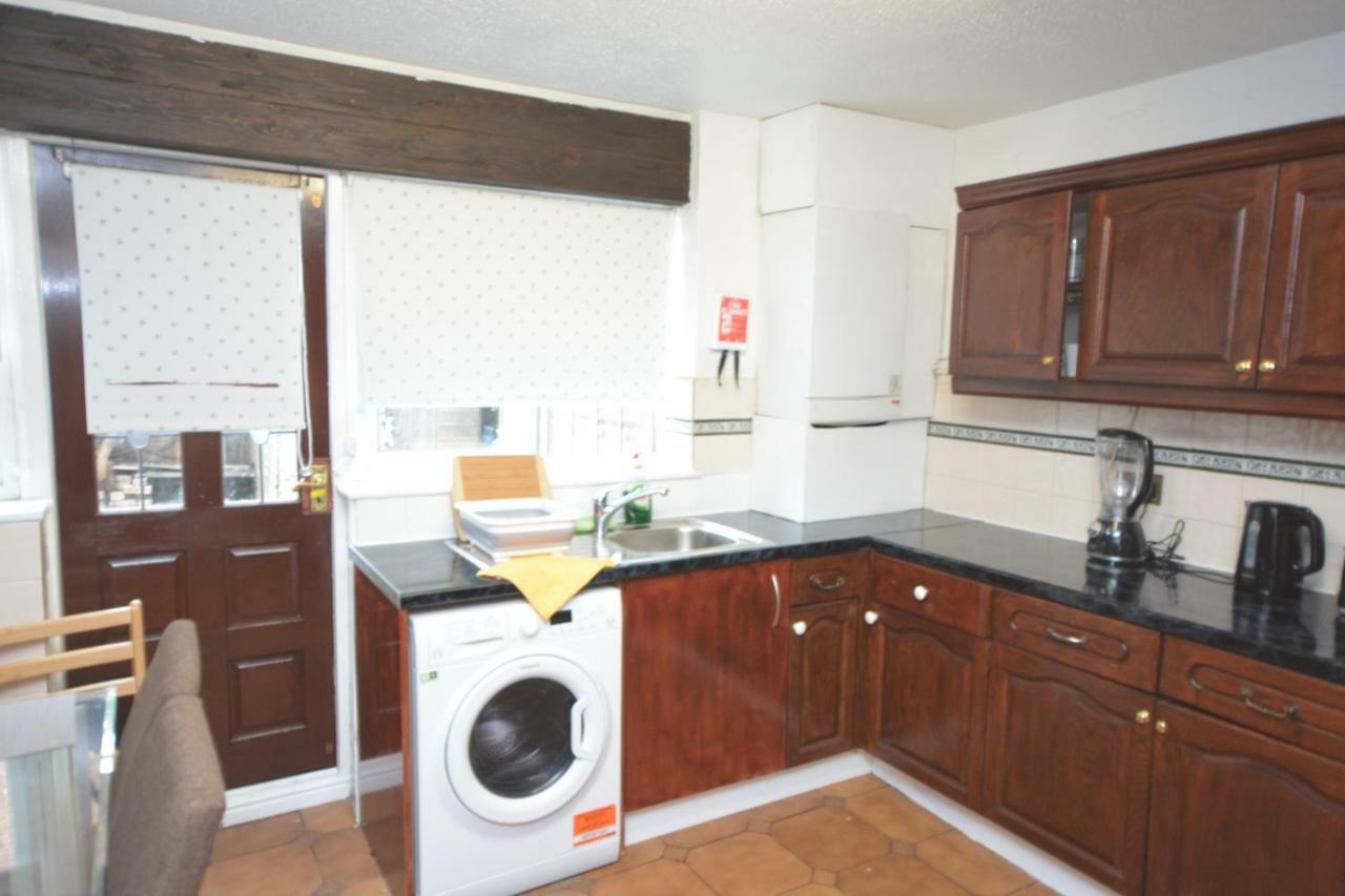 Four Bedroom Townhouse 12 Minutes Walk To Excel Exhibition Centre London Exteriör bild