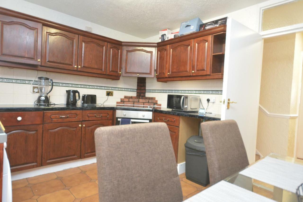 Four Bedroom Townhouse 12 Minutes Walk To Excel Exhibition Centre London Exteriör bild