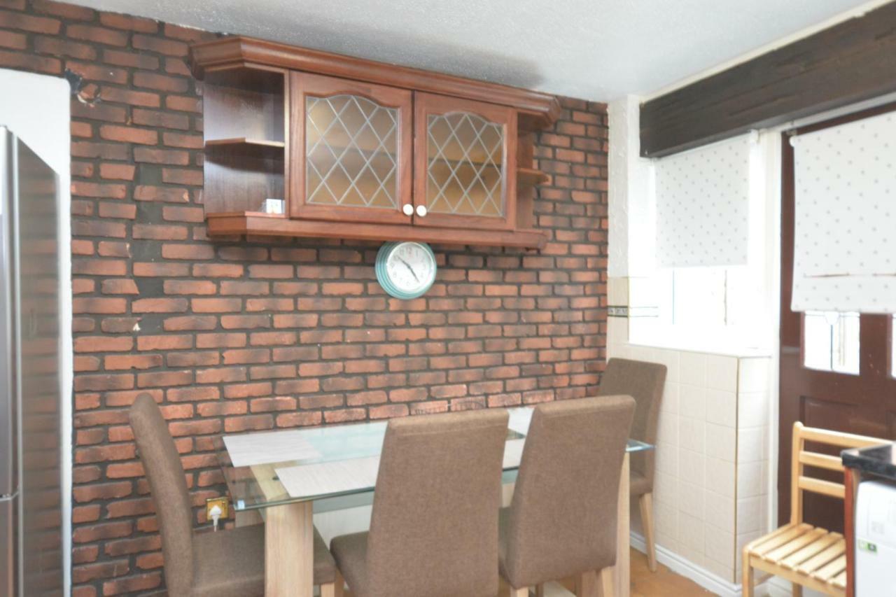 Four Bedroom Townhouse 12 Minutes Walk To Excel Exhibition Centre London Exteriör bild