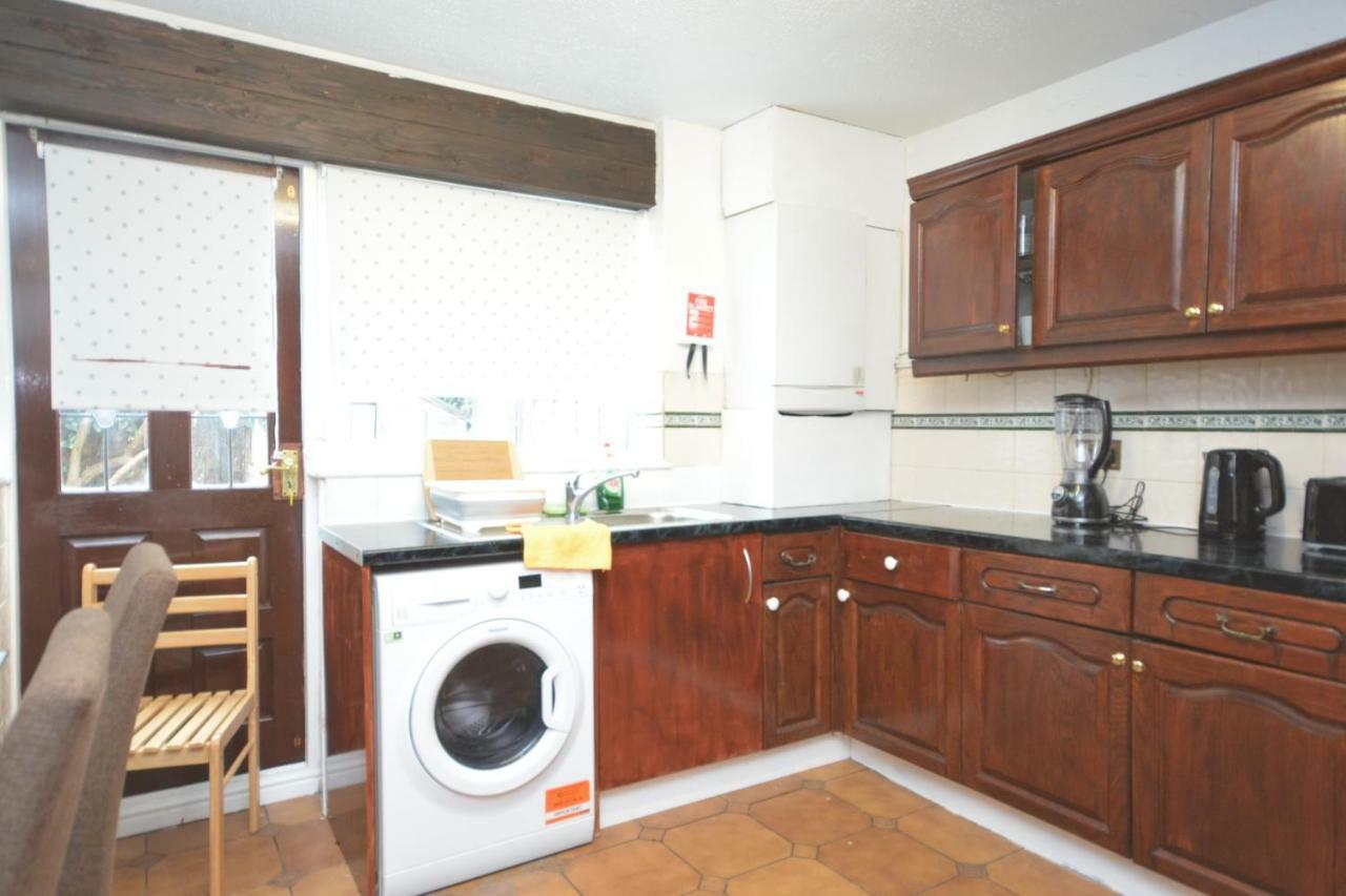 Four Bedroom Townhouse 12 Minutes Walk To Excel Exhibition Centre London Exteriör bild